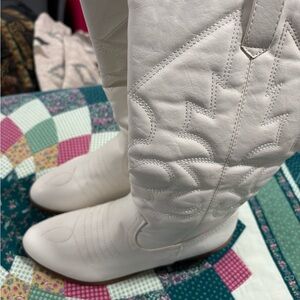 Ladies size 8 White Western Style Boots NWOB